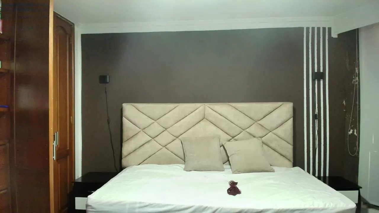 Offline Raqueljones_ on Cam4