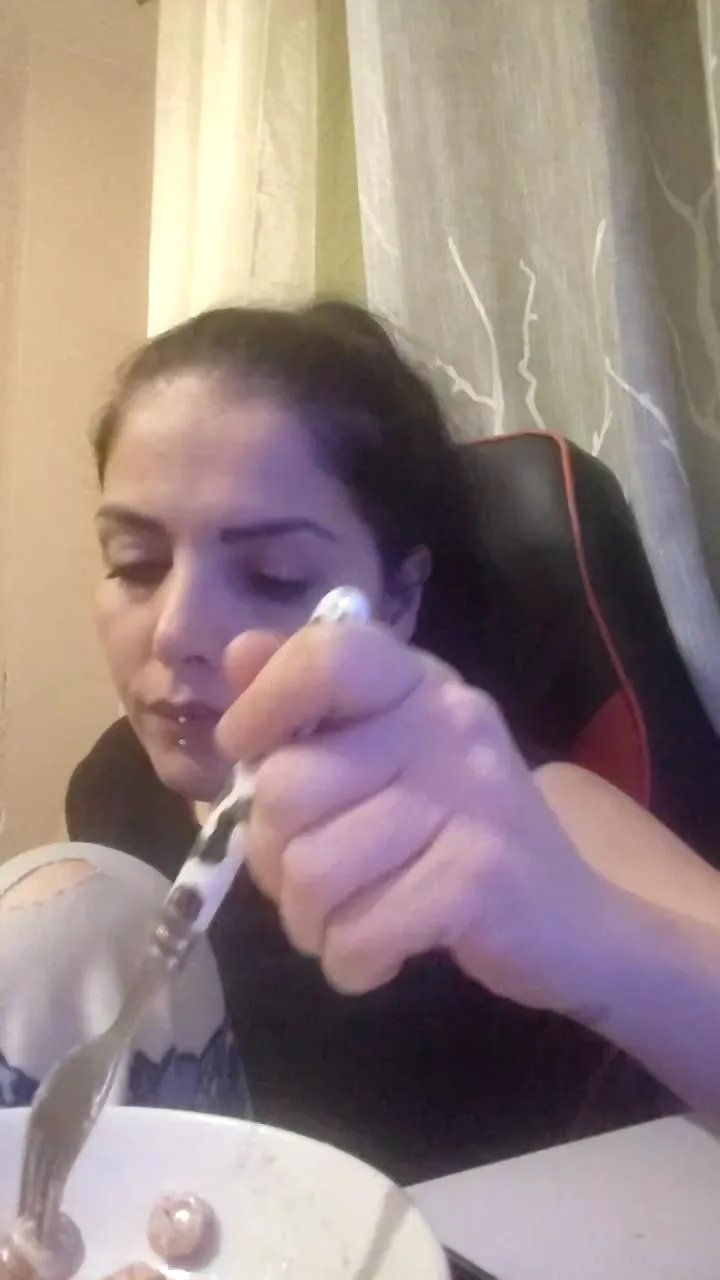 Offline Sarita_lamorena on Cam4