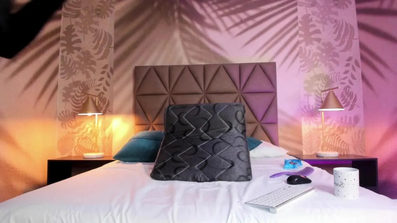 Offline Scarleett_22 on Cam4