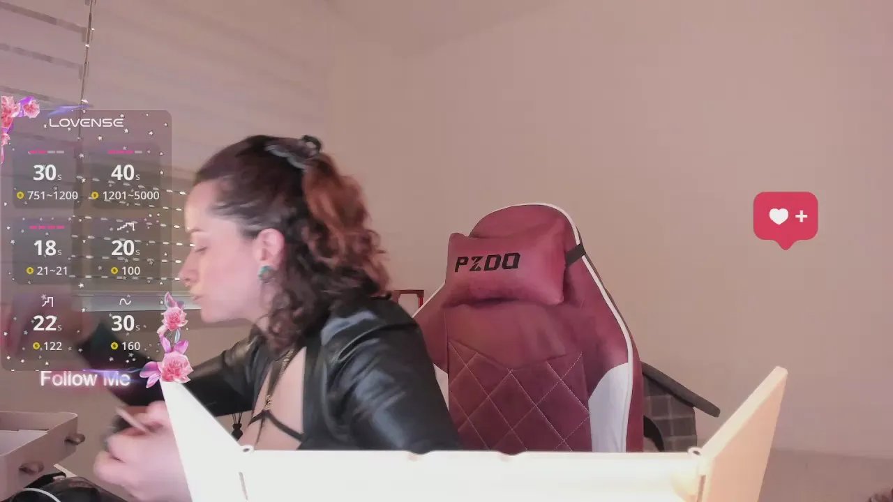 Offline scarletsam on Cam4