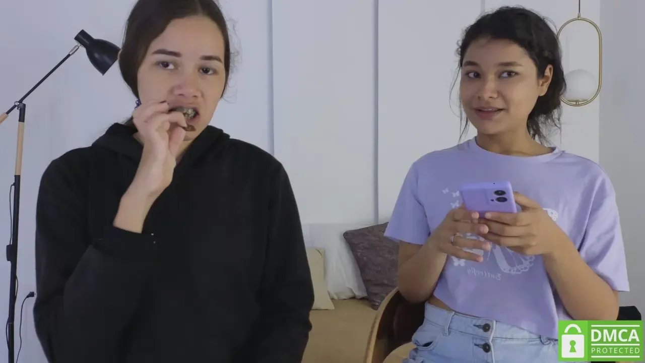 Offline sexychanell_18 on Cam4