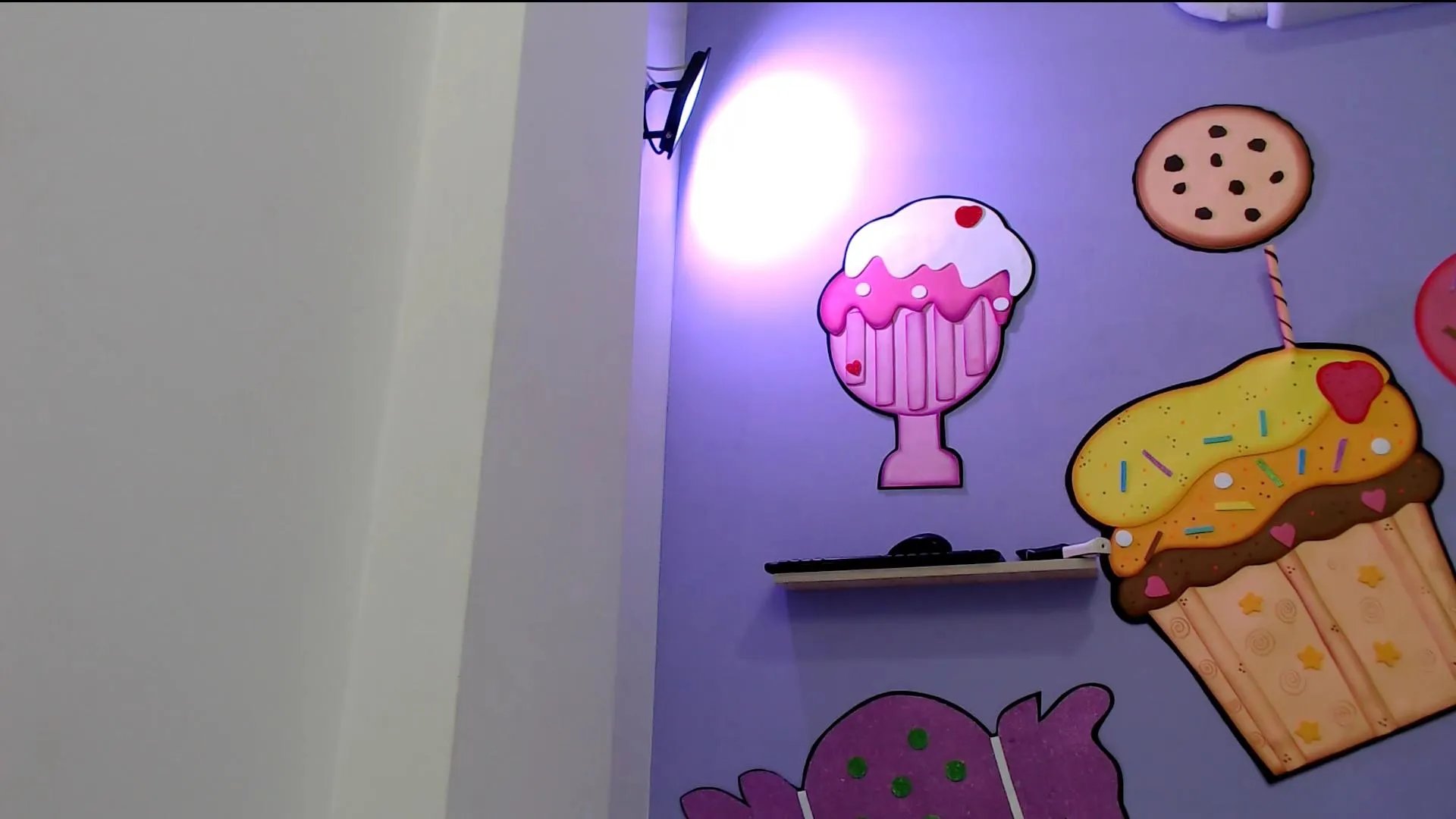 Freechat skinnykalitzo18 on Cam4