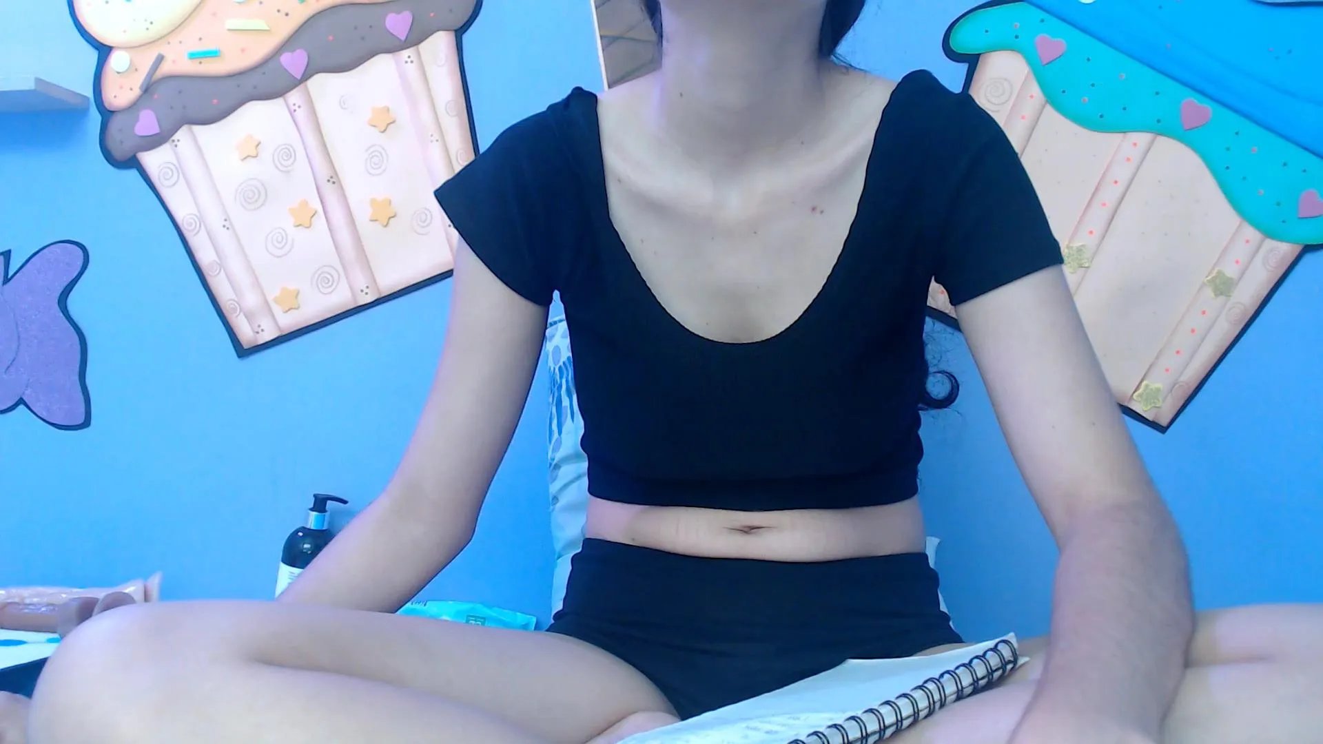 Freechat skinnykalitzo18 on Cam4