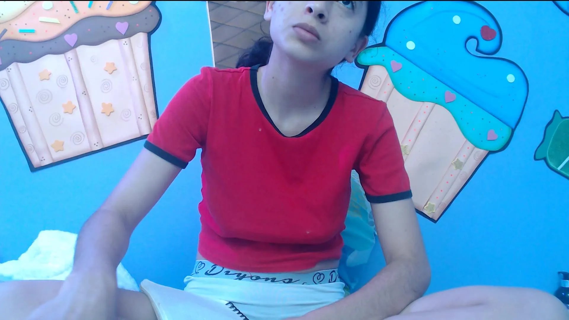 Freechat skinnykalitzo18 on Cam4