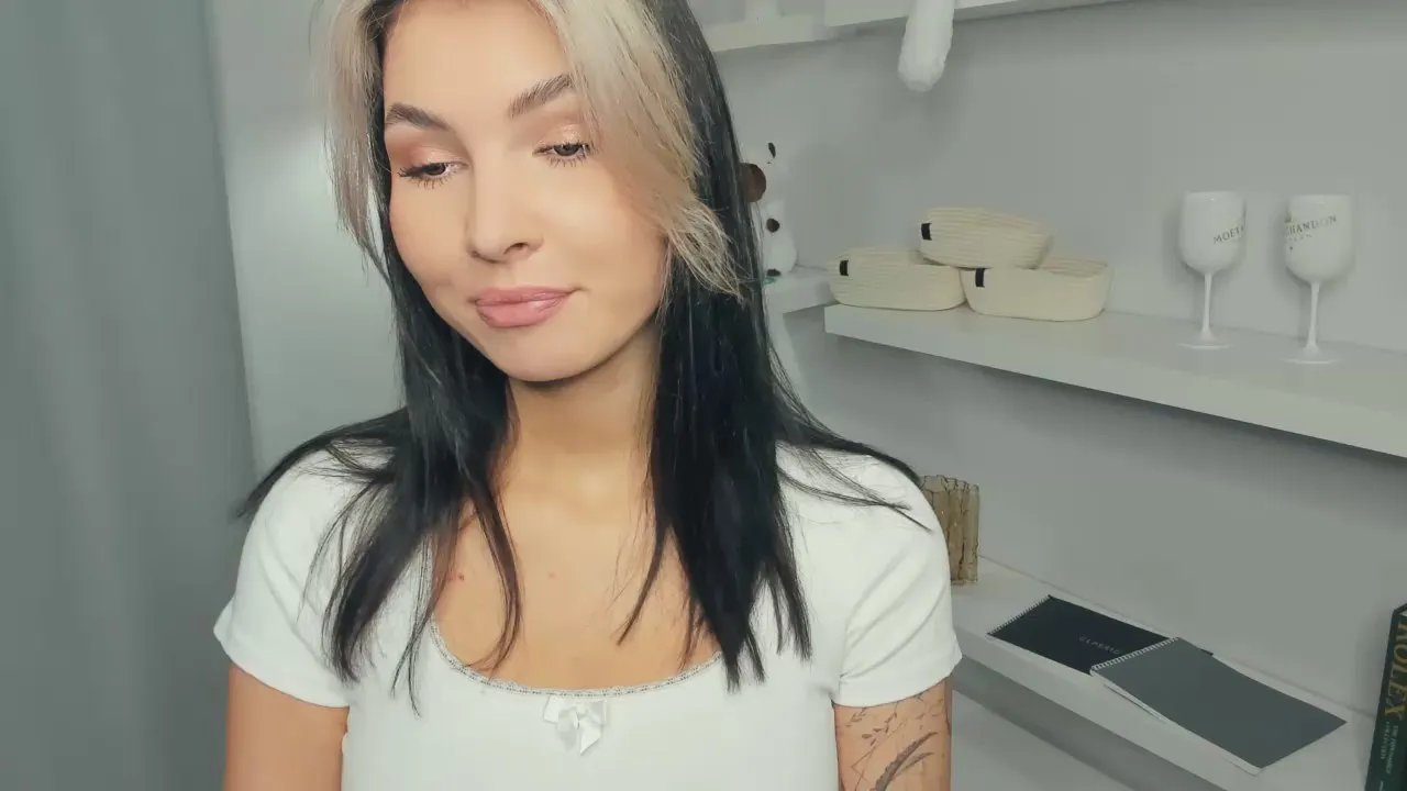 Offline SookAdamski on Cam4