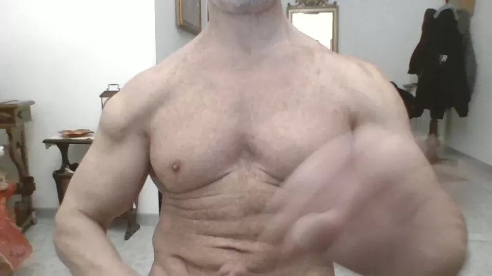 Offline superbody70 on Cam4