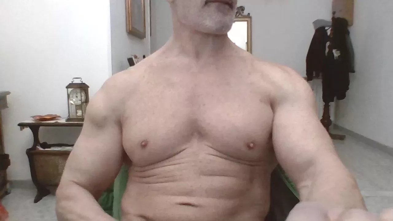 Offline superbody70 on Cam4