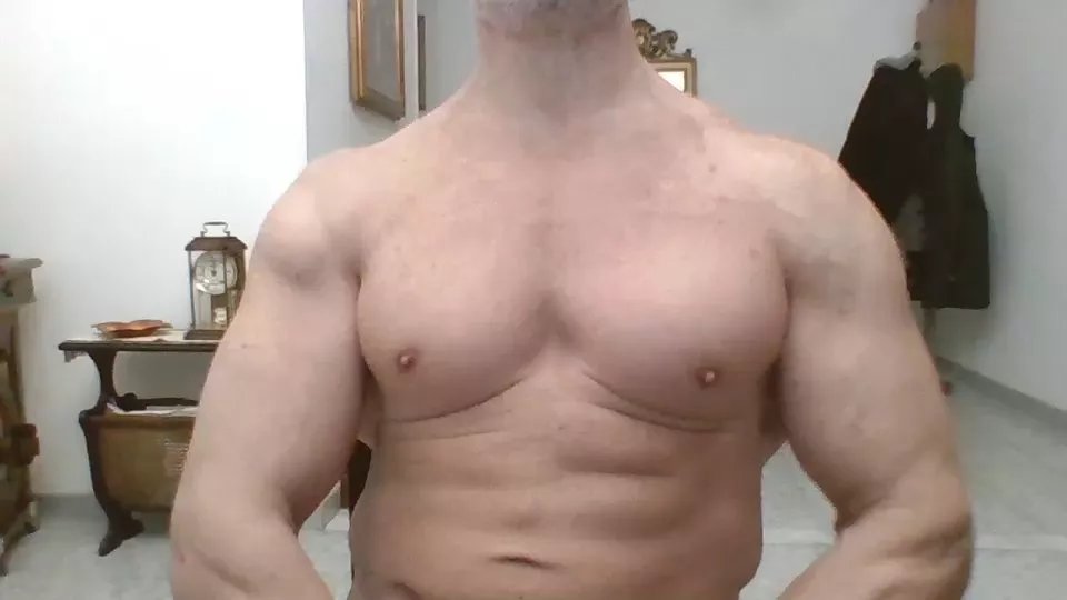 Offline superbody70 on Cam4