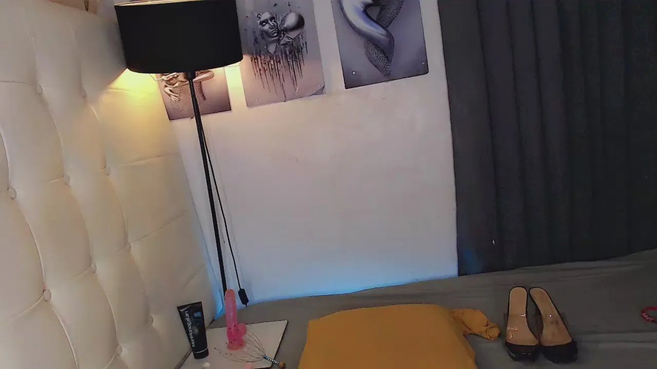 Sweet_Chandrea on Cam4 