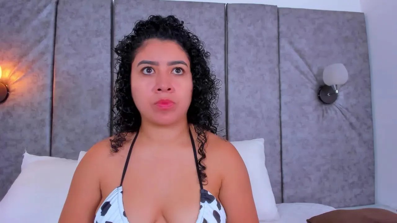 Freechat thara24 on Cam4