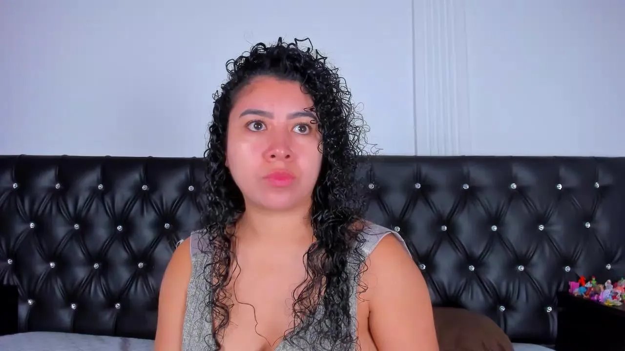 Freechat thara24 on Cam4