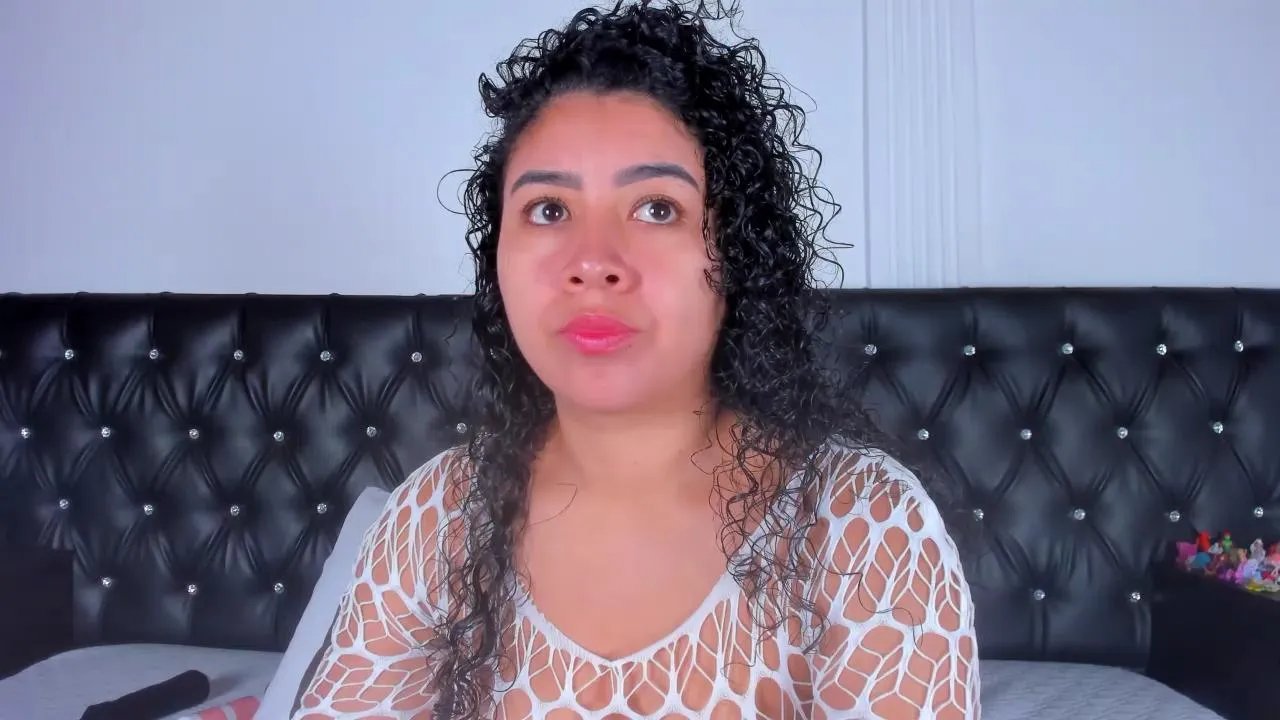 Freechat thara24 on Cam4