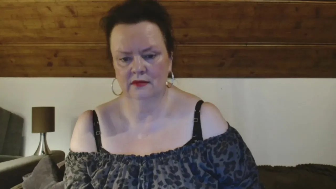 Offline TiffanyMilf on Cam4