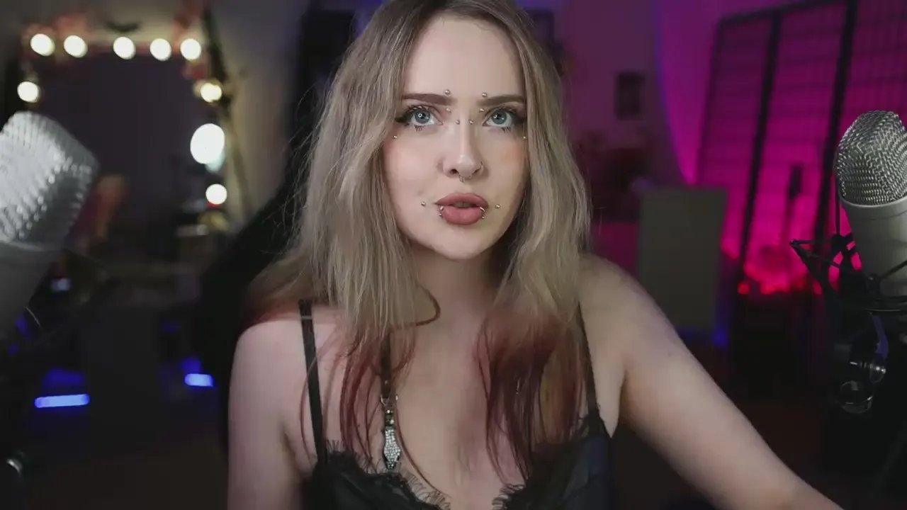 Offline truedarkqueen on Cam4