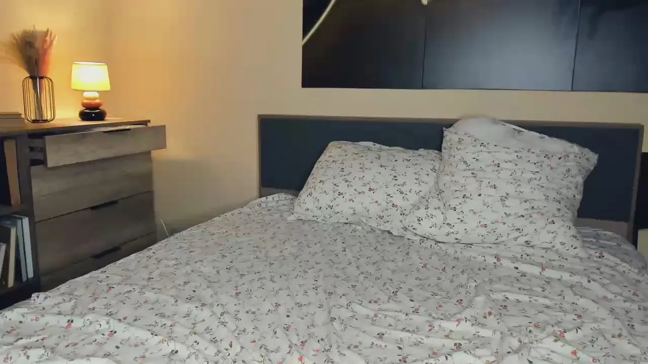 Offline ValKirnon on Cam4