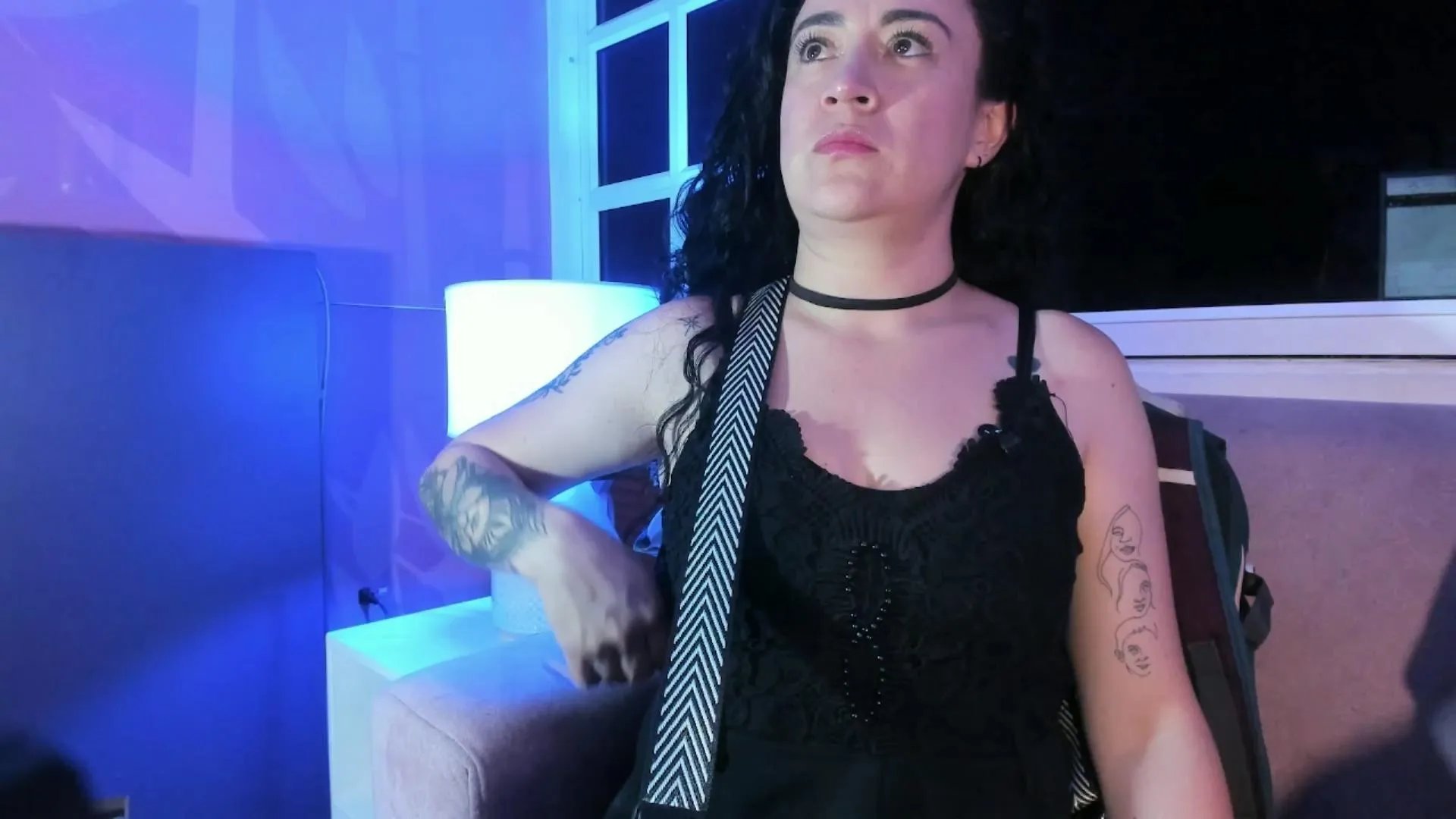 Offline Victoria1_ on Cam4