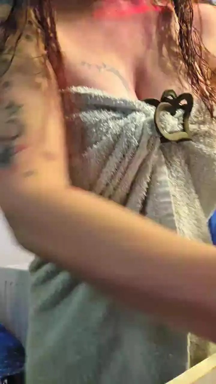 Offline VixenaX on Cam4