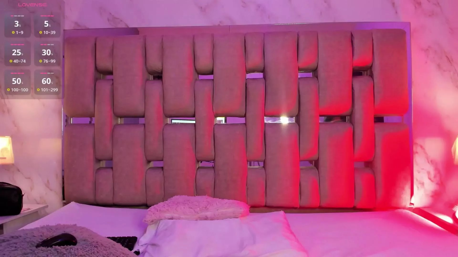 Offline ZharaLux on Cam4