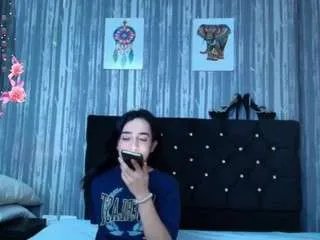 Freechat alicee-moonn on CamSoda