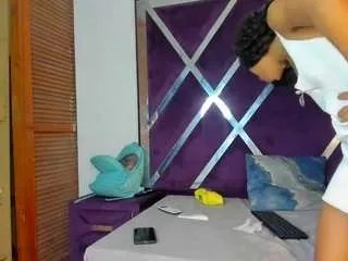 Freechat angelkyraasm on CamSoda
