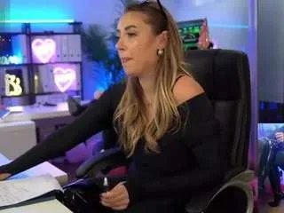 Offline babesgoeswild on CamSoda