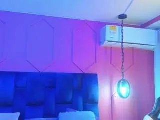 Freechat beauty-milf on CamSoda