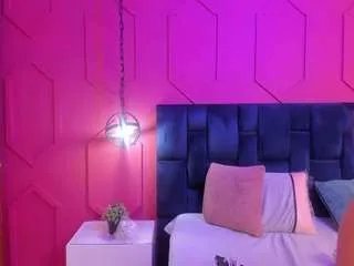 Freechat beauty-milf on CamSoda