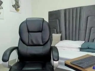 Freechat bellaadams on CamSoda