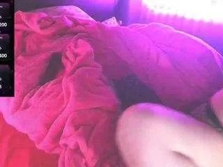 Freechat blondiewithanass on CamSoda