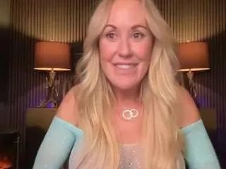 Offline brandi-love on CamSoda