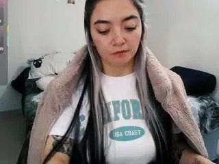 Freechat cameliasaenz on CamSoda