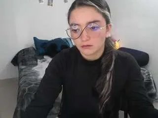 Freechat cameliasaenz on CamSoda