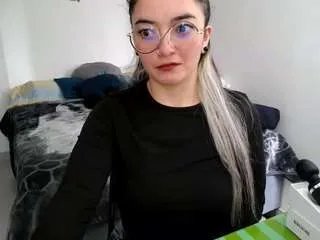 Freechat cameliasaenz on CamSoda