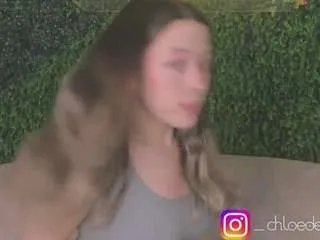 Freechat chloedee on CamSoda