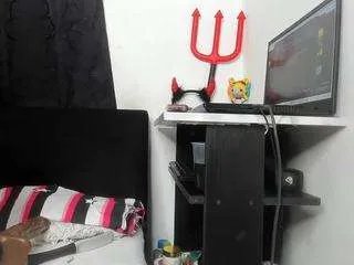 Freechat chuiquihornymature on CamSoda