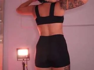 cinnamonafrodit on CamSoda 