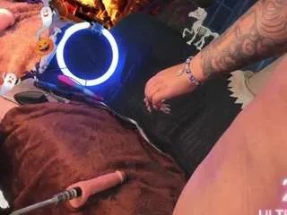 Offline curvy-brunette on CamSoda