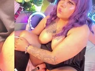 Offline curvy-brunette on CamSoda