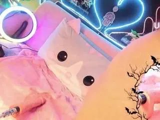 Offline curvy-brunette on CamSoda