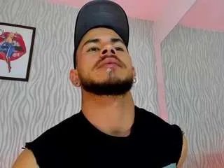 Freechat dylanjacobxx on CamSoda