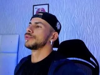 Freechat dylanjacobxx on CamSoda