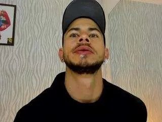 Freechat dylanjacobxx on CamSoda