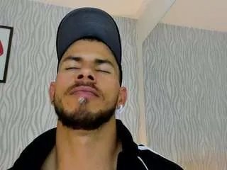 Freechat dylanjacobxx on CamSoda