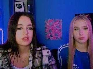 Freechat effysosweet on CamSoda