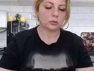 Offline ellaswan on CamSoda