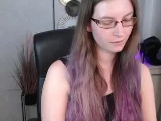 emmatease94 on CamSoda 