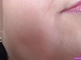 Freechat erika-lois on CamSoda