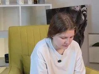 Freechat ernestinamccanse on CamSoda