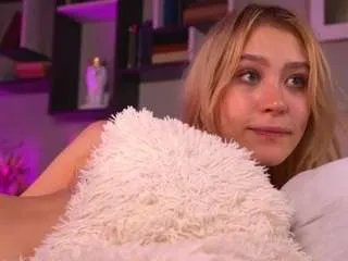 Freechat hildaguyse on CamSoda