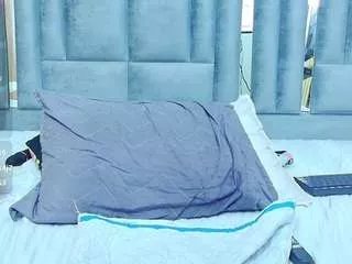 Freechat hornysweetebony on CamSoda